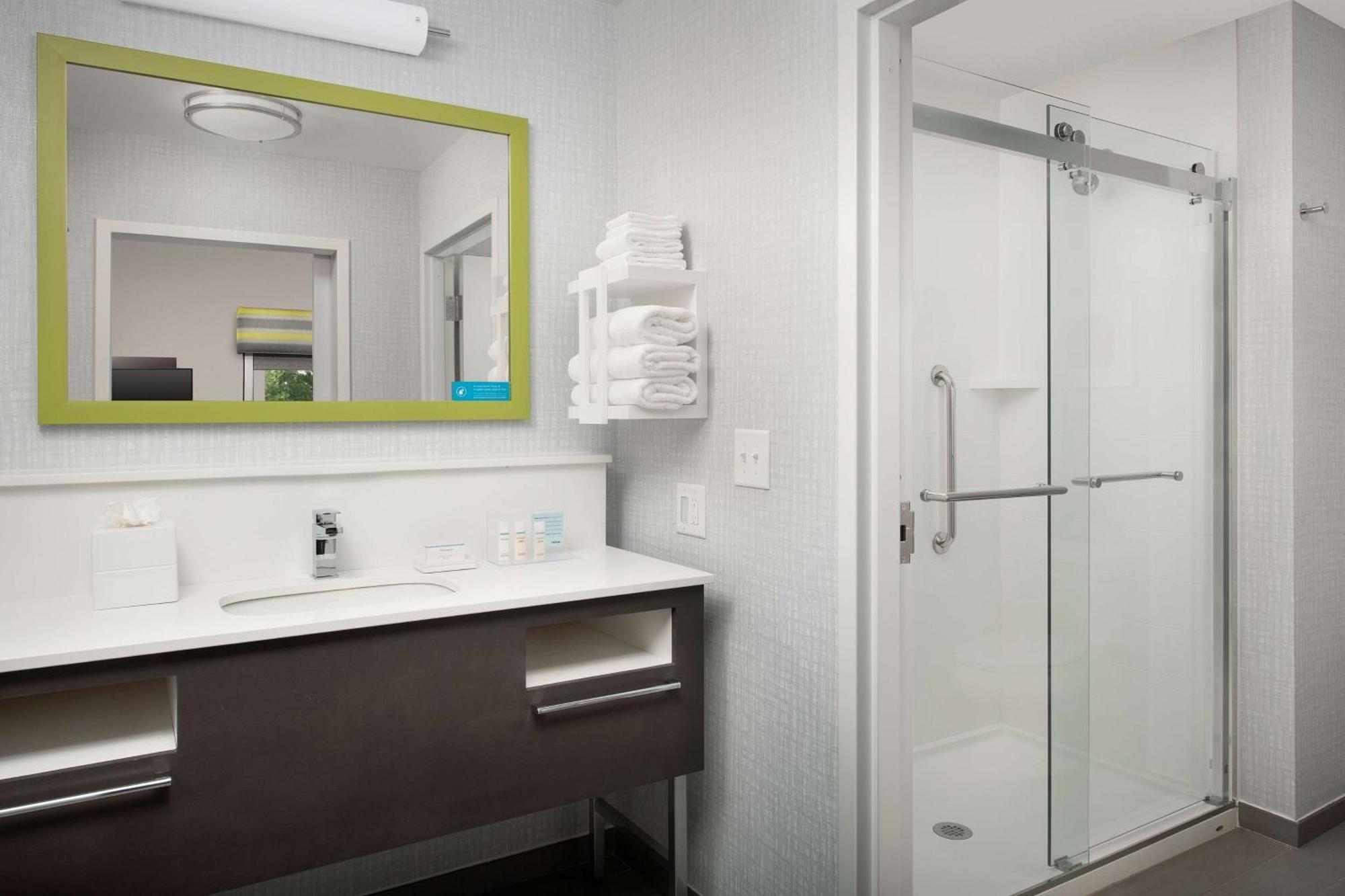 Hampton Inn & Suites Charlotte Airport Lake Pointe Ngoại thất bức ảnh