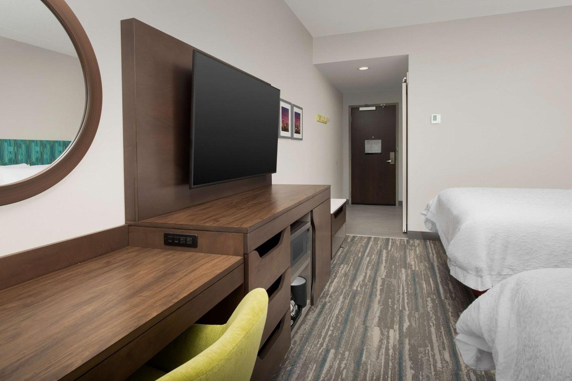 Hampton Inn & Suites Charlotte Airport Lake Pointe Ngoại thất bức ảnh