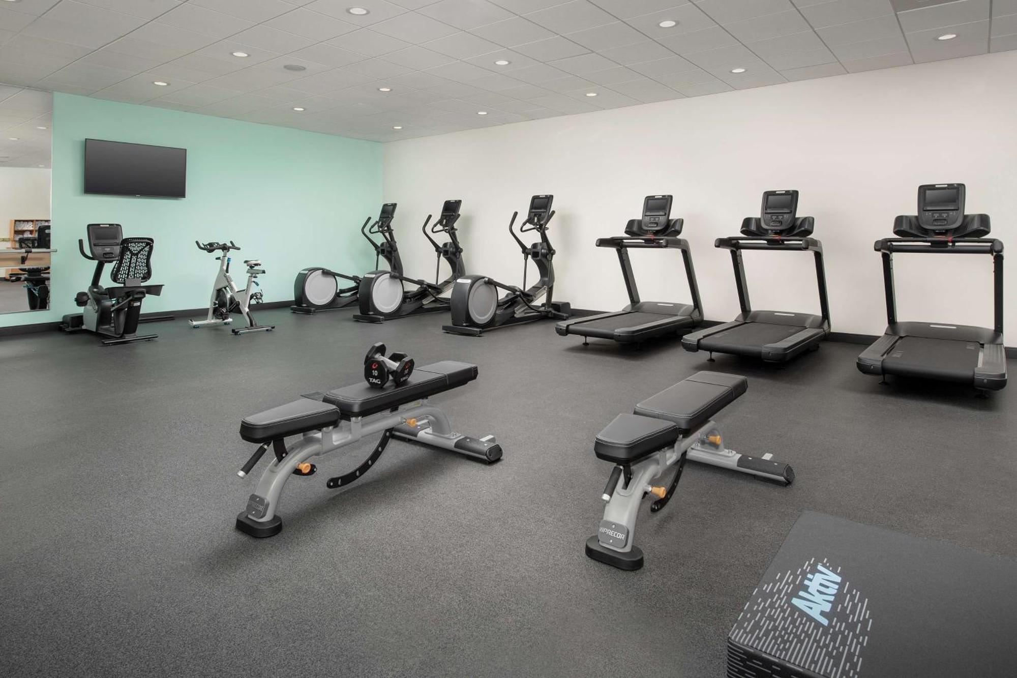 Hampton Inn & Suites Charlotte Airport Lake Pointe Ngoại thất bức ảnh