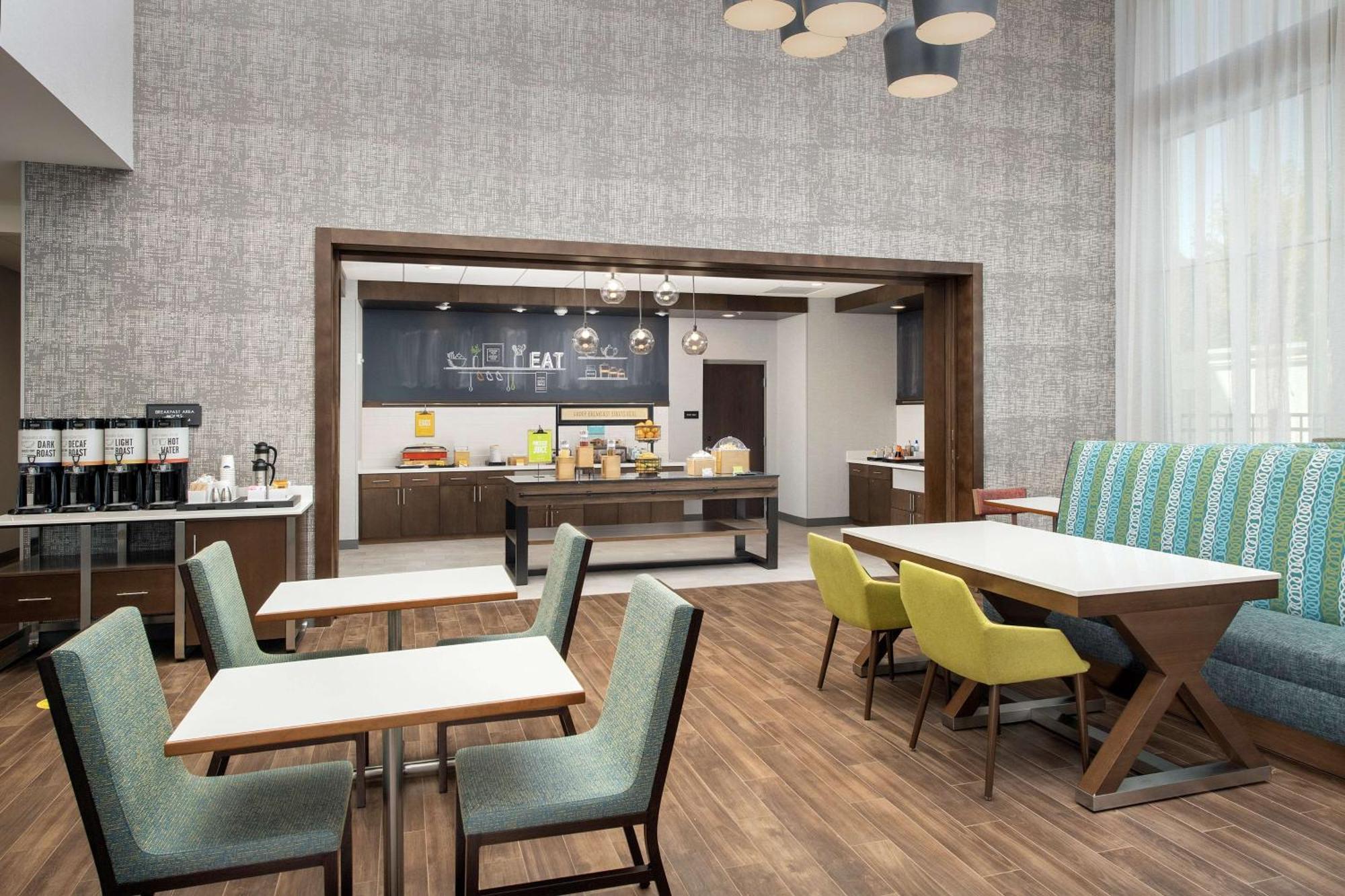 Hampton Inn & Suites Charlotte Airport Lake Pointe Ngoại thất bức ảnh