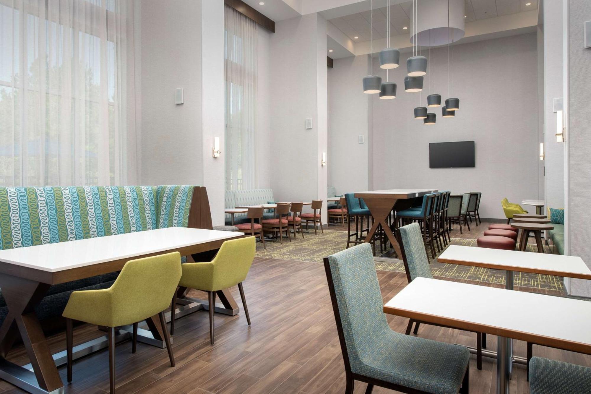 Hampton Inn & Suites Charlotte Airport Lake Pointe Ngoại thất bức ảnh